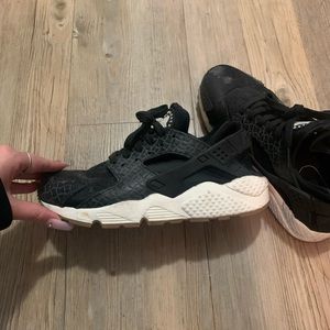 Nike huarache black
